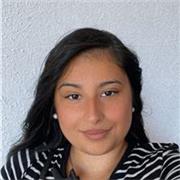 Profesora de matemática imparte clases a niños de todas las edades
